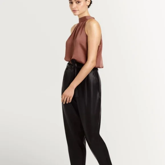 SOLD - XL SLEEVELESS TOP - Picture 4 of 8